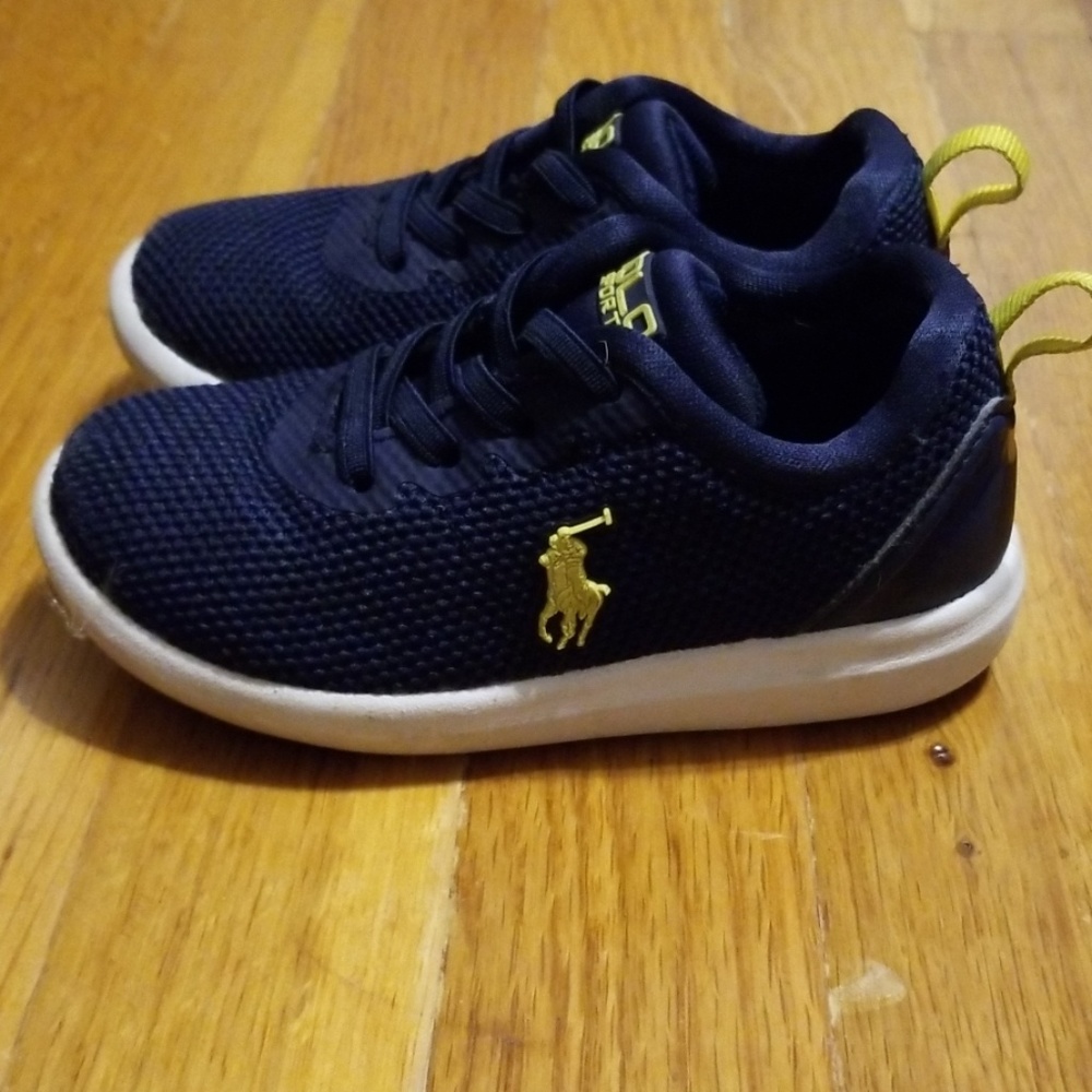 Boys shoes